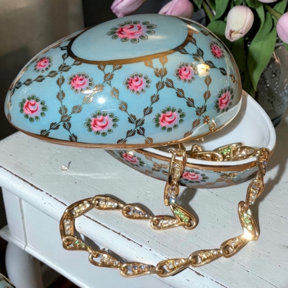 Fashionable Gold-tone Designer Necklace W/ Rhinestones & Easter Egg Trinket Dish - Picture 3 of 7